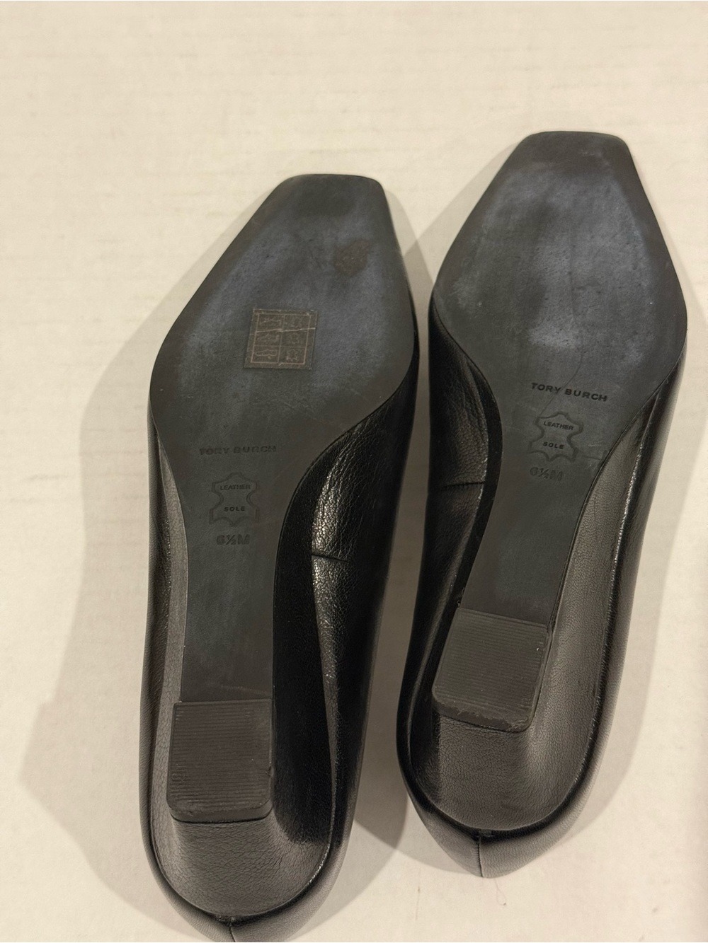 Tory Burch Georgia Black Leather Wedge Pumps Size 6.5 - Picture 10 of 16